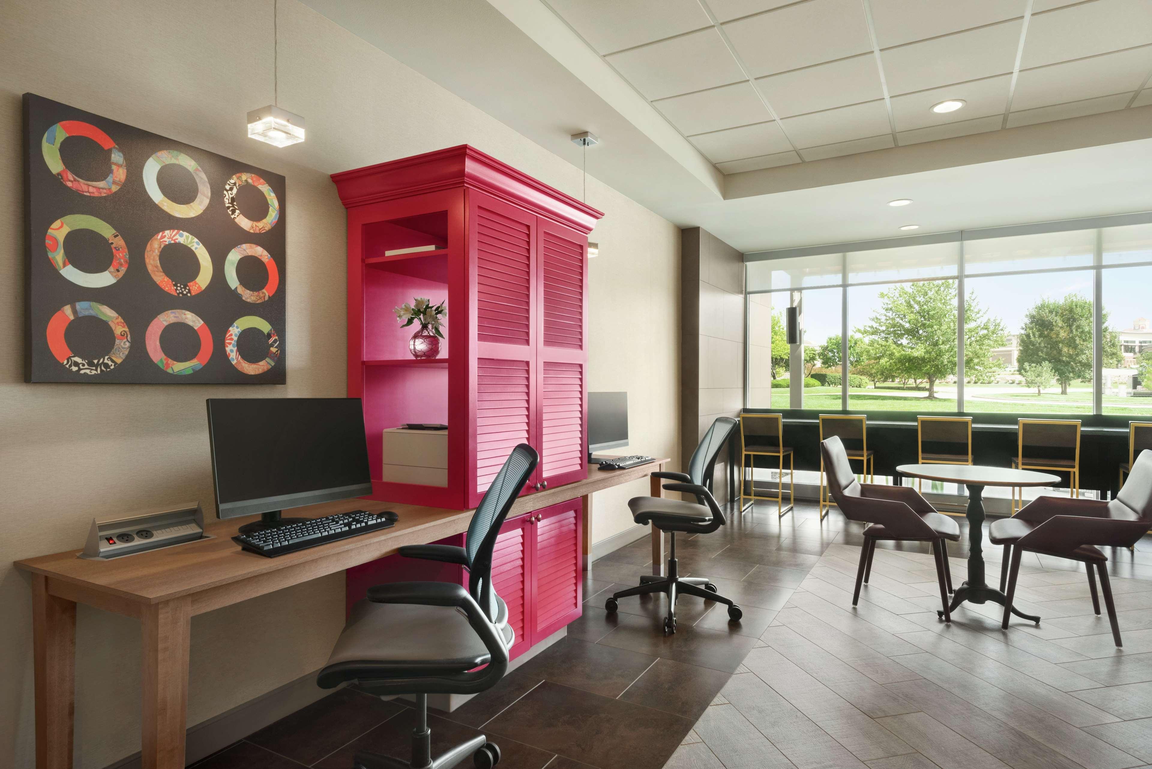 Hotel Home2 By Hilton Overland Park, Ks